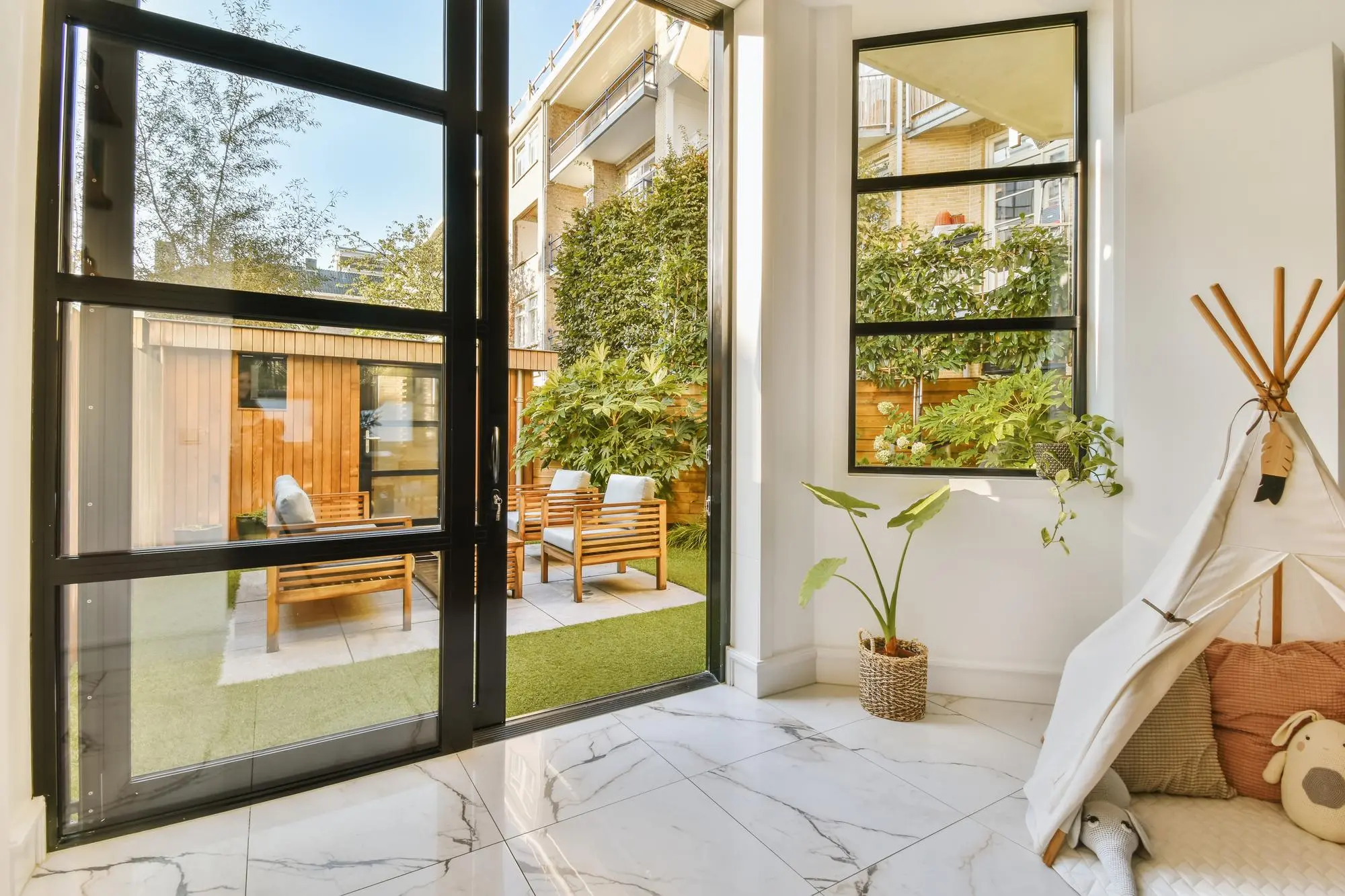 10+ Living Room Window Ideas for Light & Style 2026